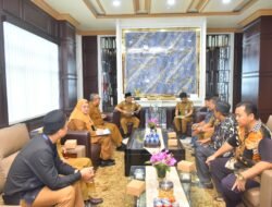 Maulana Salurkan BOP ke 6 Mesjid di Kota Jambi 