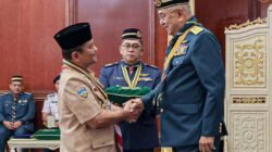 Bersama Gubernur Jambi, Wali Kota Maulana Dianugerahi Penghargaan Internasional Dari Persekutuan Pengakap Malaysia