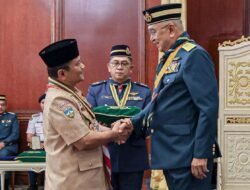 Bersama Gubernur Jambi, Wali Kota Maulana Dianugerahi Penghargaan Internasional Dari Persekutuan Pengakap Malaysia