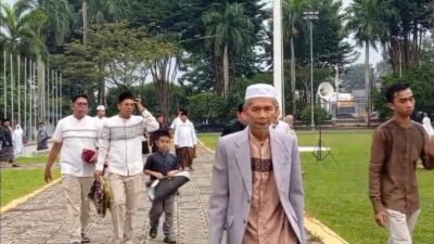 Ribuan Warga Padati Salat Id di Kantor Wali Kota Jambi, Jamaah Meluber hingga Luar Area